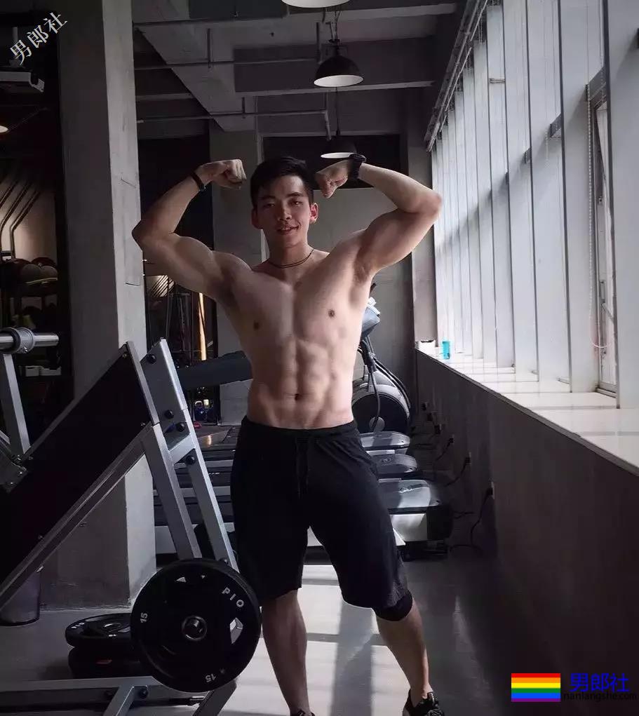 男色摄影师和私教？？！ - 51虹马