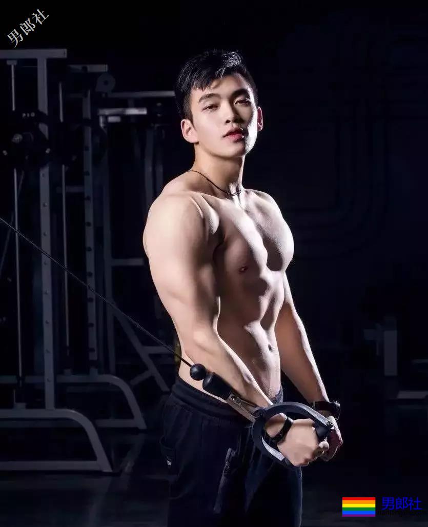 男色摄影师和私教？？！ - 51虹马