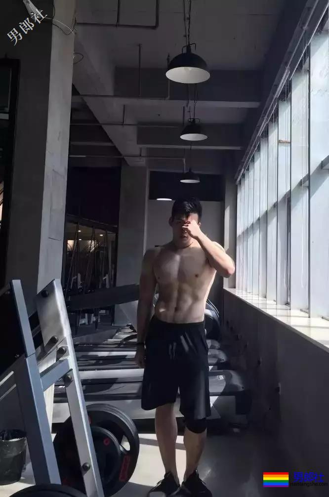 男色摄影师和私教？？！ - 51虹马