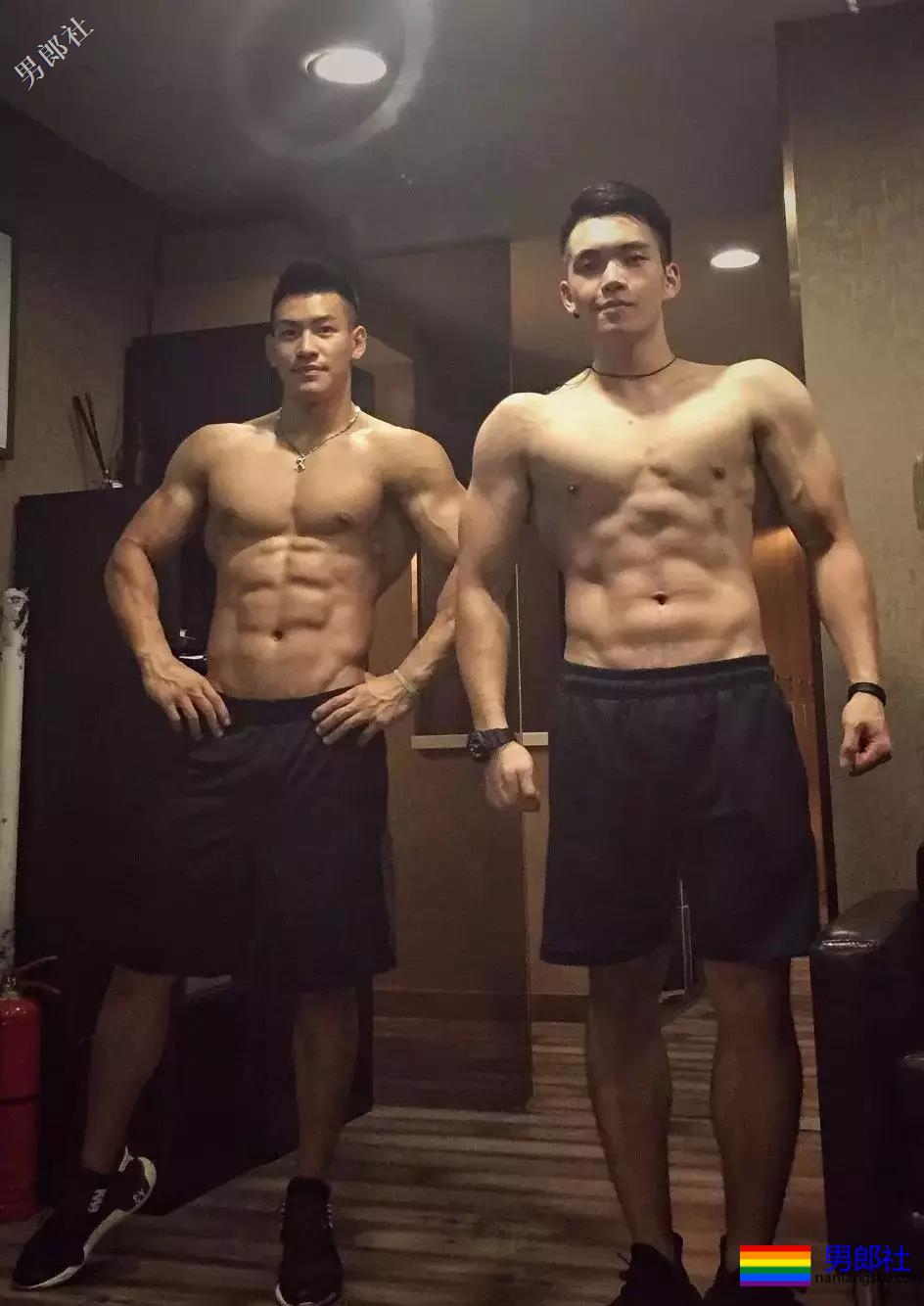 男色摄影师和私教？？！ - 51虹马