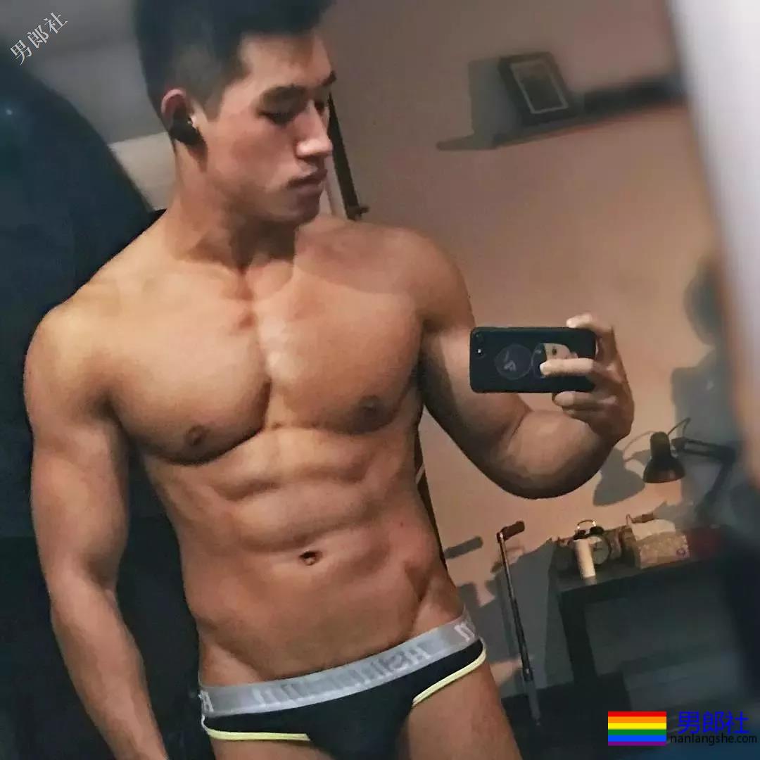 忠犬系内裤男模，亚裔Gogo-boy在ins上放飞自我，​好肉不容错过！ - 51虹马