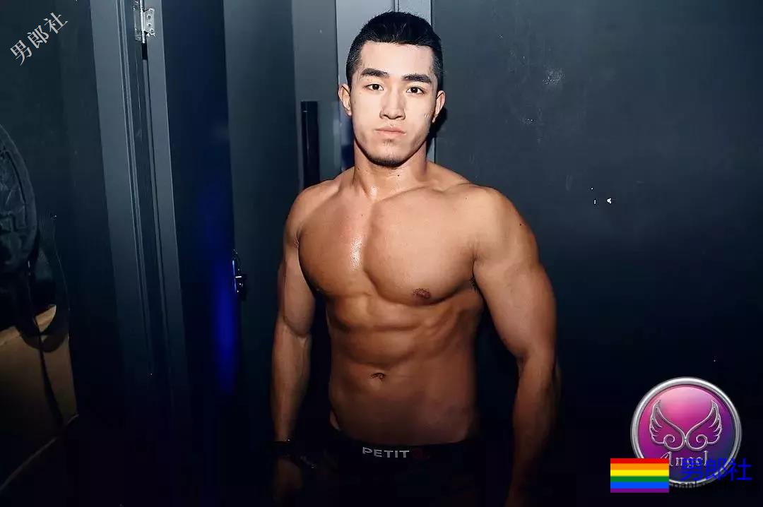 忠犬系内裤男模，亚裔Gogo-boy在ins上放飞自我，​好肉不容错过！ - 51虹马