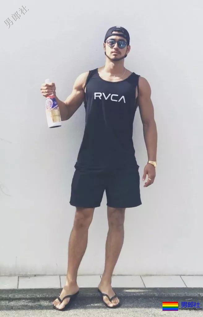 岛国男模把广告变写真,但最好看的是他的... - 51虹马 岛国男模把广告变写真,但最好看的是他的... - 51虹马