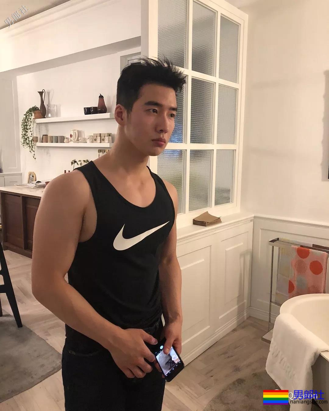 把筋肉男模拍成这样，眼睛都辣瞎 - 51虹马