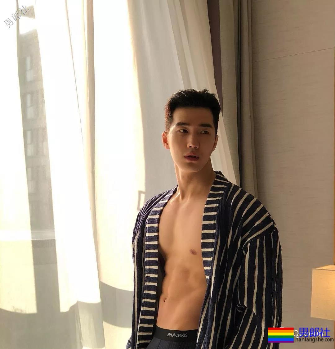 把筋肉男模拍成这样，眼睛都辣瞎 - 51虹马