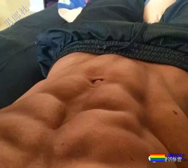 “男朋友最帅床照，不服来战！” - 51虹马