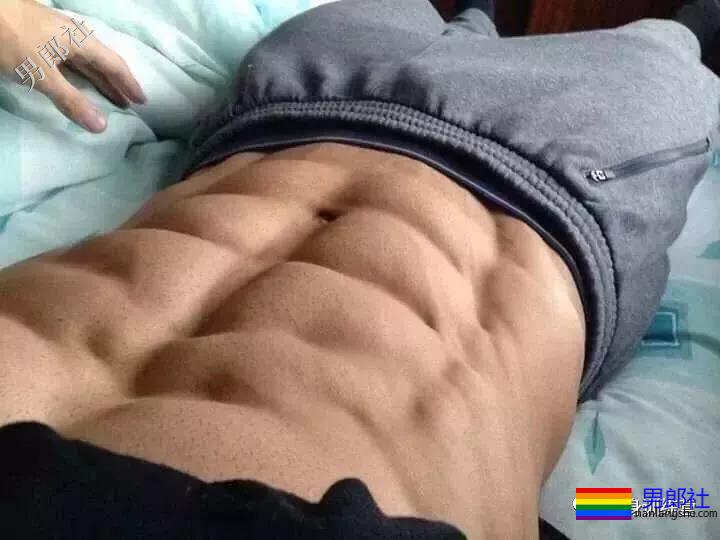 “男朋友最帅床照，不服来战！” - 51虹马