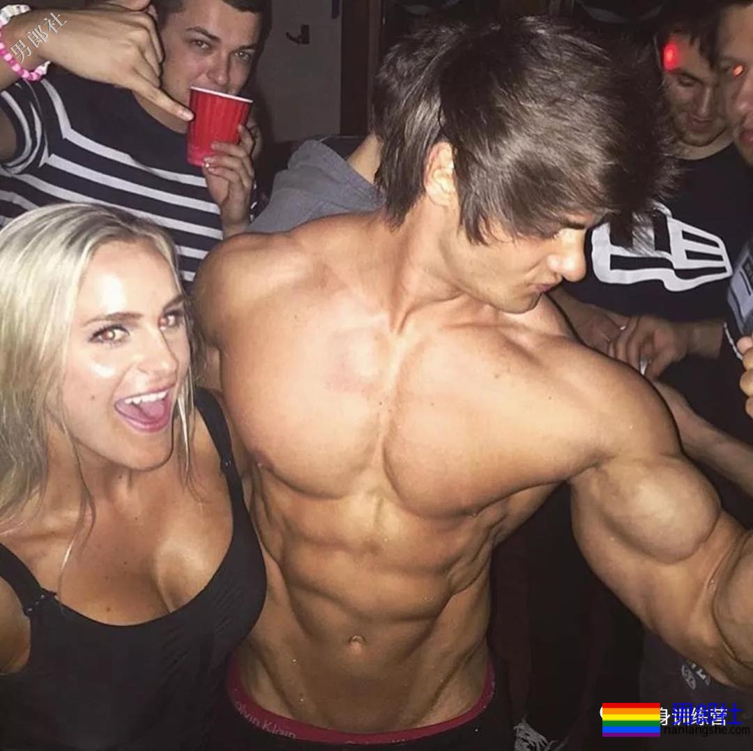 “男朋友最帅床照，不服来战！” - 51虹马