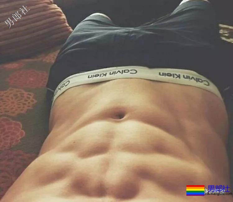 “男朋友最帅床照，不服来战！” - 51虹马