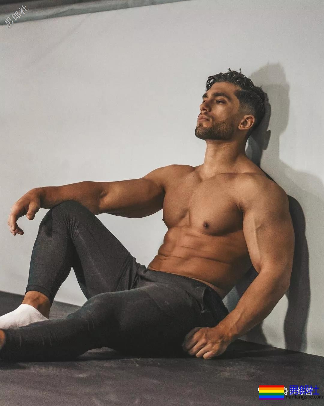 “男朋友最帅床照，不服来战！” - 51虹马