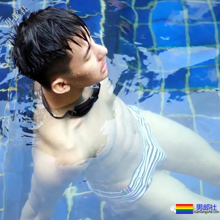 三年前的六块腹肌清纯小哥当男模后变这样了！ - 51虹马