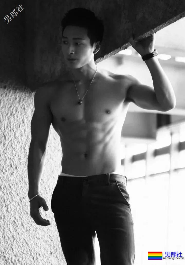 又一枚青春肌肉健身私教脱了？ - 51虹马