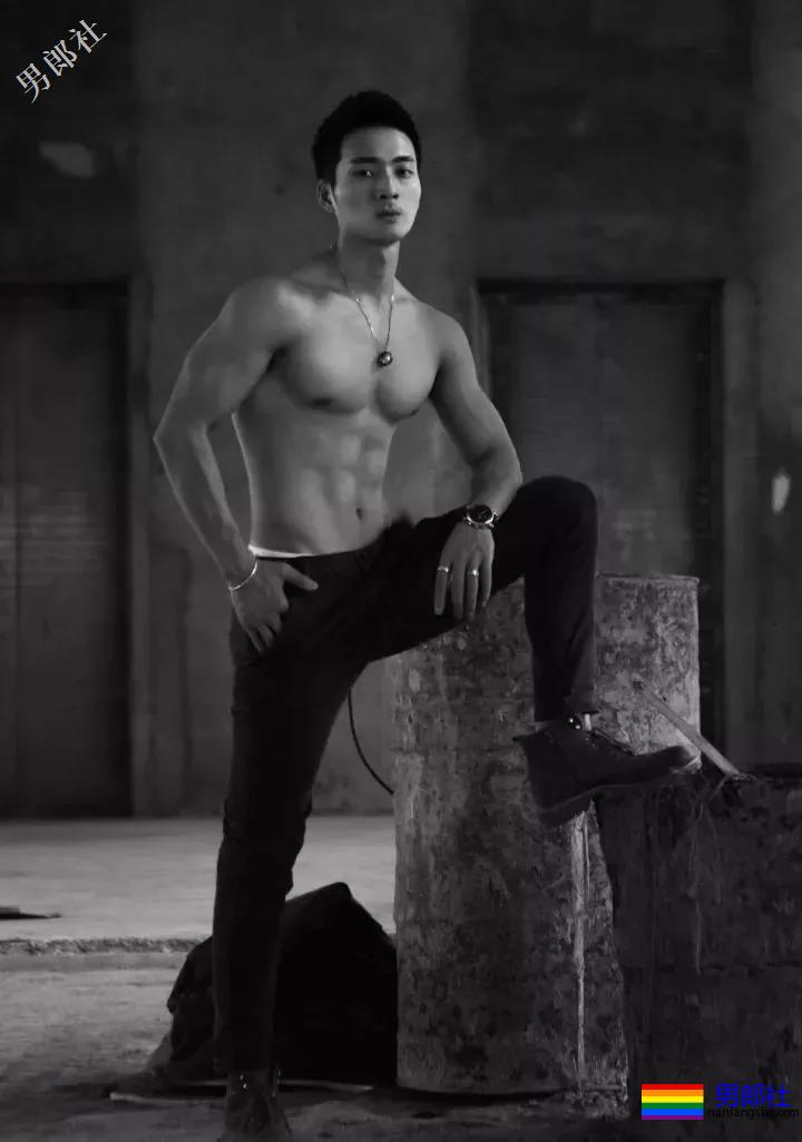 又一枚青春肌肉健身私教脱了？ - 51虹马