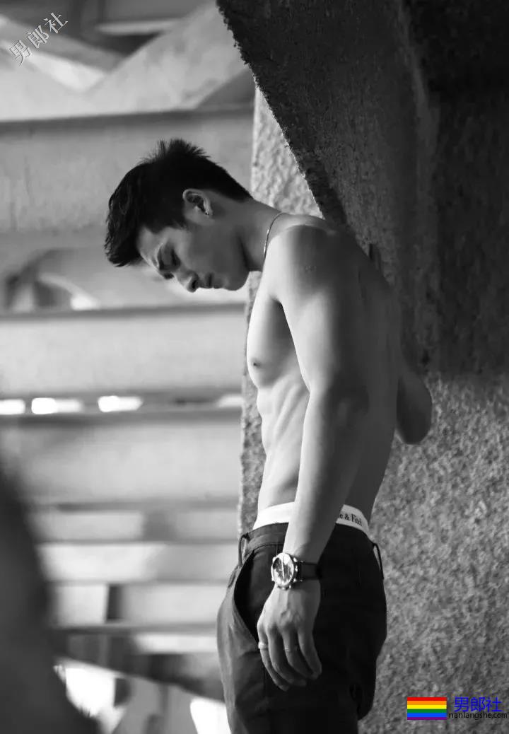 又一枚青春肌肉健身私教脱了？ - 51虹马