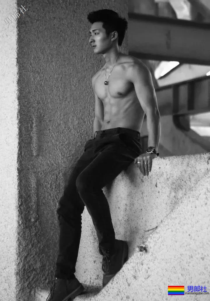 又一枚青春肌肉健身私教脱了？ - 51虹马