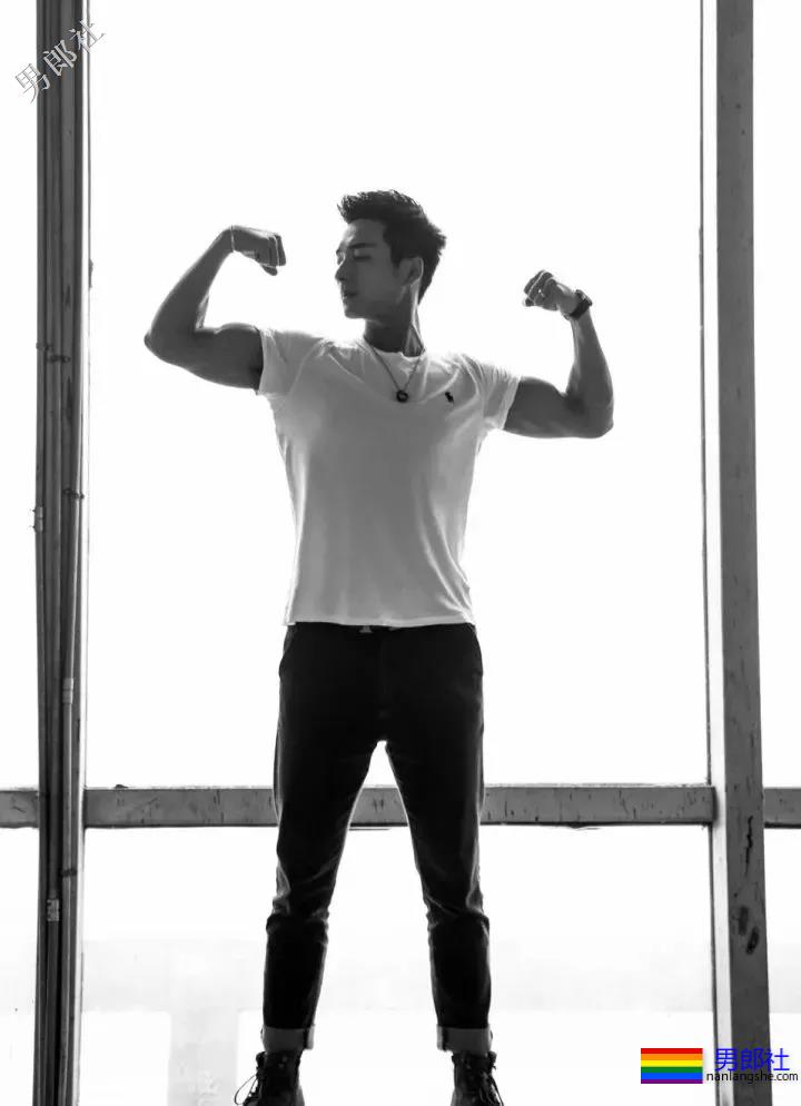 又一枚青春肌肉健身私教脱了？ - 51虹马