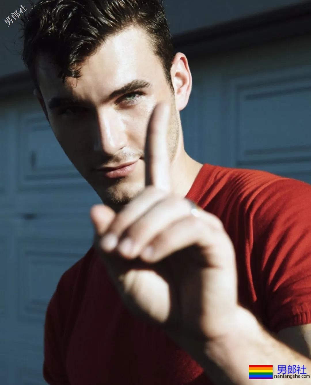 这个亚裔美妆博主变性后，走上人生巅峰，还找了个超帅的男模当男朋友！ - 51虹马