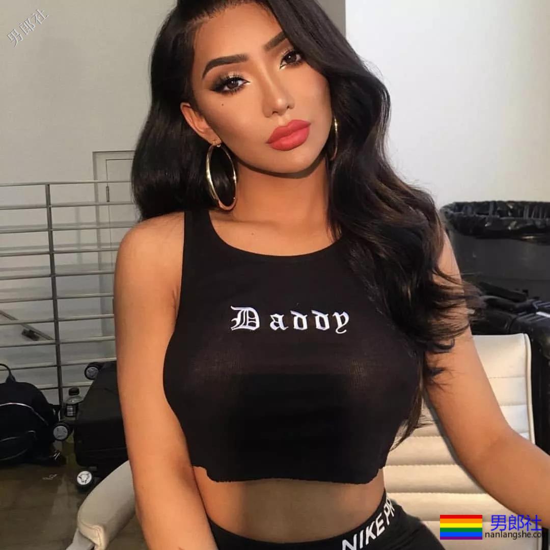 这个亚裔美妆博主变性后，走上人生巅峰，还找了个超帅的男模当男朋友！ - 51虹马