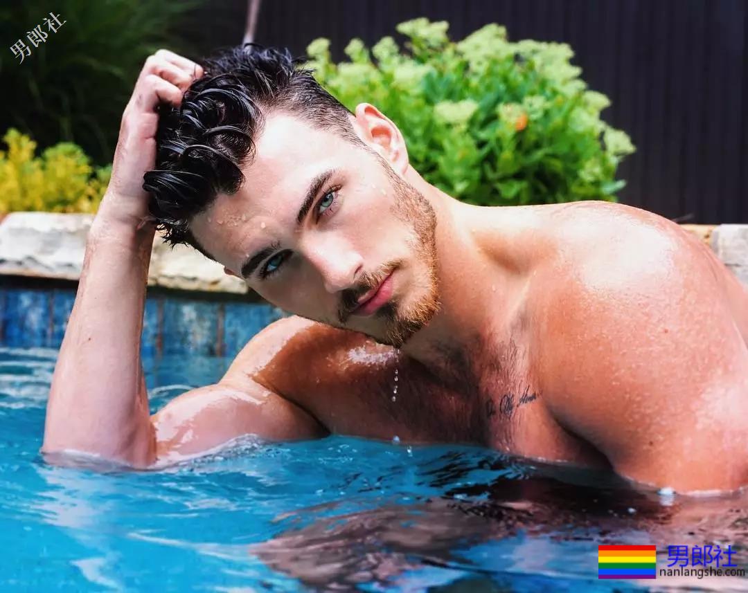 这个亚裔美妆博主变性后，走上人生巅峰，还找了个超帅的男模当男朋友！ - 51虹马