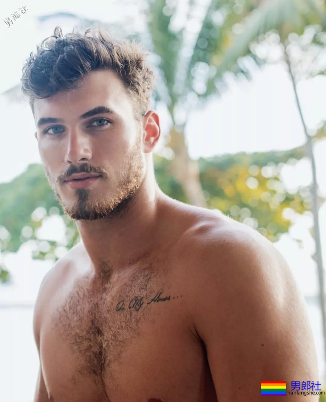 这个亚裔美妆博主变性后，走上人生巅峰，还找了个超帅的男模当男朋友！ - 51虹马