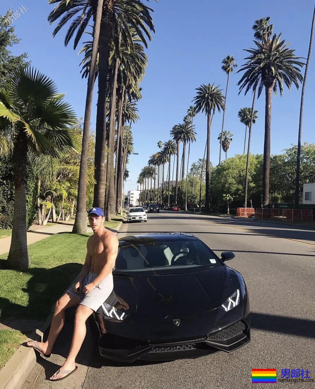 这个亚裔美妆博主变性后，走上人生巅峰，还找了个超帅的男模当男朋友！ - 51虹马