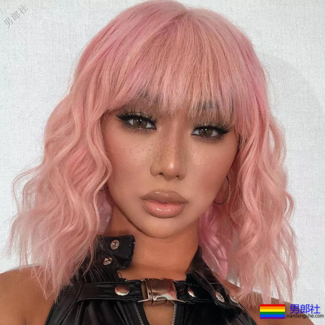 这个亚裔美妆博主变性后，走上人生巅峰，还找了个超帅的男模当男朋友！ - 51虹马