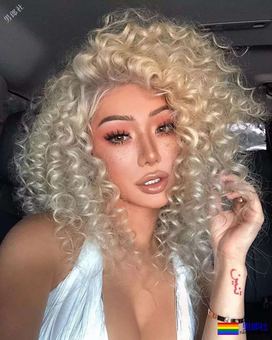 这个亚裔美妆博主变性后,走上人生巅峰,还找了个超帅的男模当男朋友! - 51虹马 这个亚裔美妆博主变性后,走上人生巅峰,还找了个超帅的男模当男朋友! - 51虹马