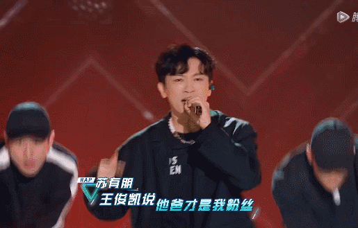 痞憨直筋肉小狼狗浴室戏抢镜？肌肉男终于对当红综艺下手了！ - 51虹马