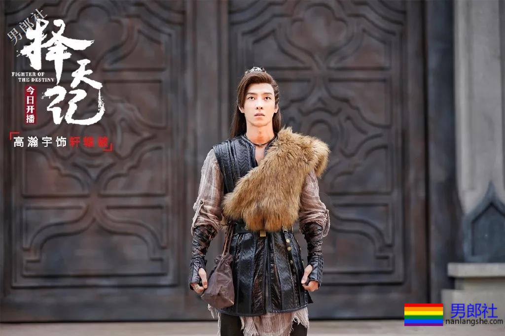 痞憨直筋肉小狼狗浴室戏抢镜？肌肉男终于对当红综艺下手了！ - 51虹马