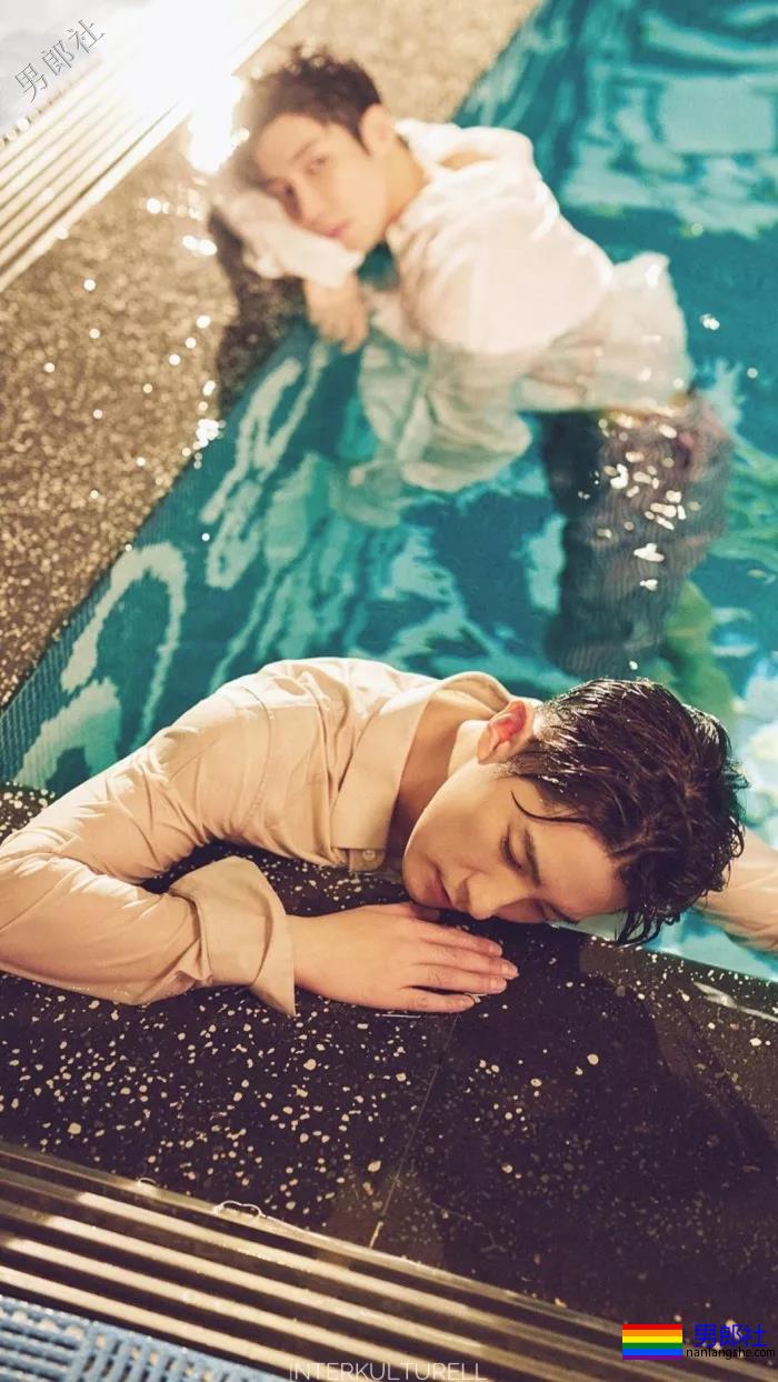 痞憨直筋肉小狼狗浴室戏抢镜？肌肉男终于对当红综艺下手了！ - 51虹马