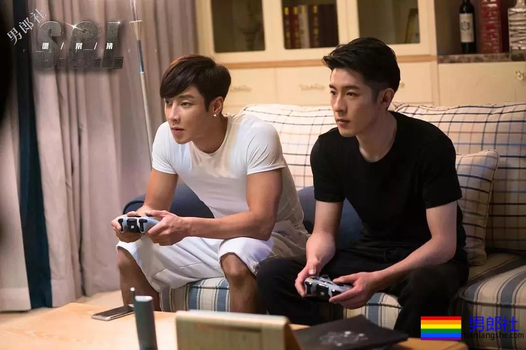 痞憨直筋肉小狼狗浴室戏抢镜？肌肉男终于对当红综艺下手了！ - 51虹马