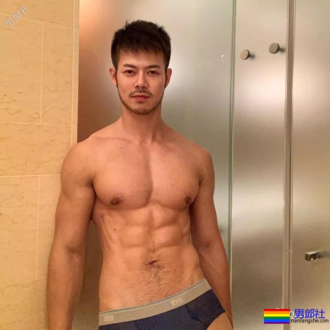 电眼肌肉男模竟还拍过blued广告！我又可以了 - 51虹马