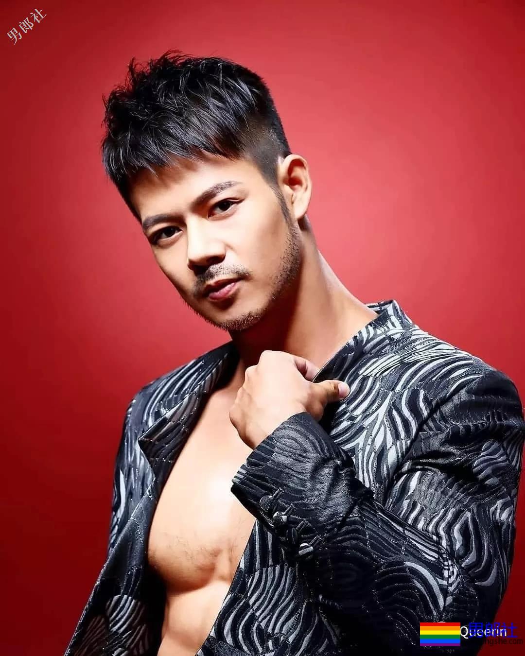 电眼肌肉男模竟还拍过blued广告！我又可以了 - 51虹马