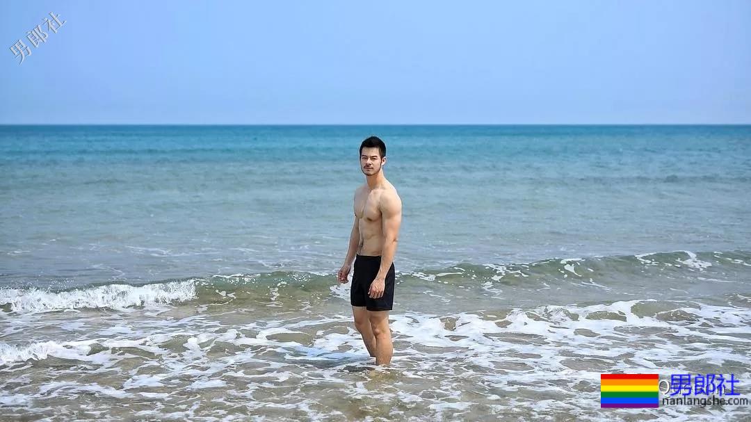 电眼肌肉男模竟还拍过blued广告！我又可以了 - 51虹马