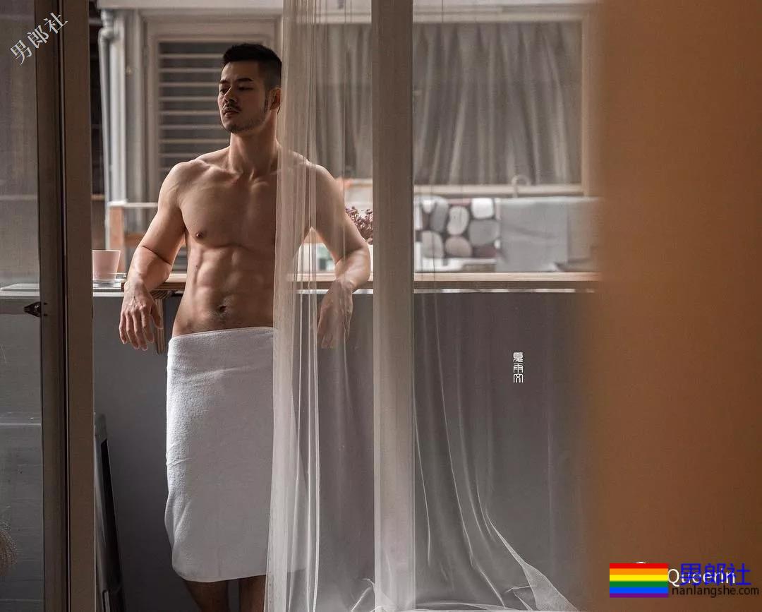 电眼肌肉男模竟还拍过blued广告！我又可以了 - 51虹马