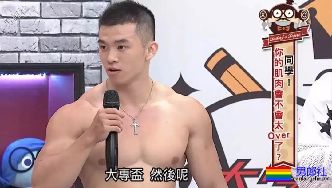 地铁正装帅哥被抓拍，颜值炸了！ - 51虹马