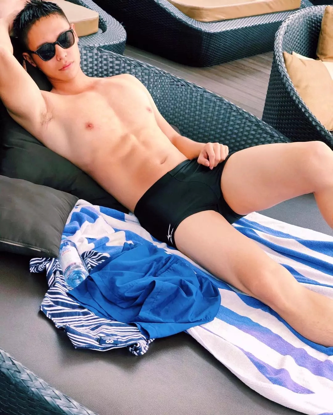 票选同志天菜薄肌小奶狗，少年感白嫩肌肉身材太美好！ - 51虹马