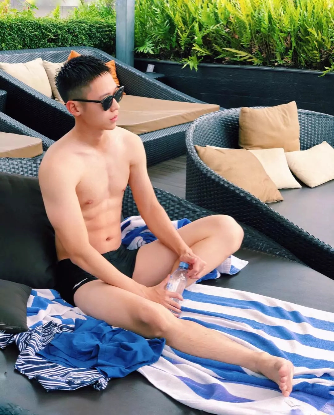 票选同志天菜薄肌小奶狗，少年感白嫩肌肉身材太美好！ - 51虹马