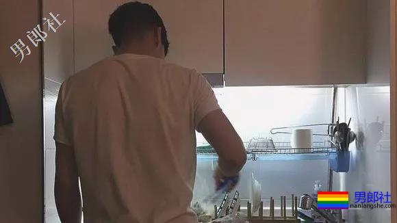 谁说基圈无友谊?那个西装革履的男生总让李澈很心安 - 51虹马 谁说基圈无友谊?那个西装革履的男生总让李澈很心安 - 51虹马