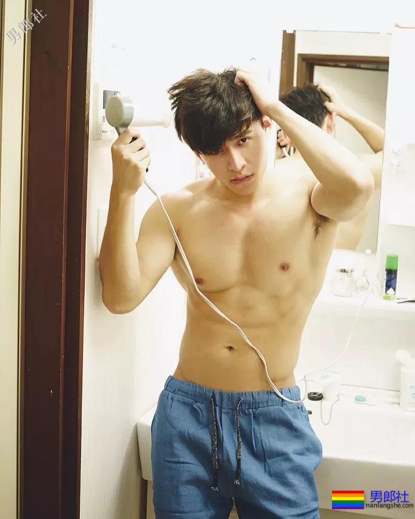 肌肉网红公开卖“原味”被网友调戏，奶凶天菜鲜肉太会玩了！ - 51虹马