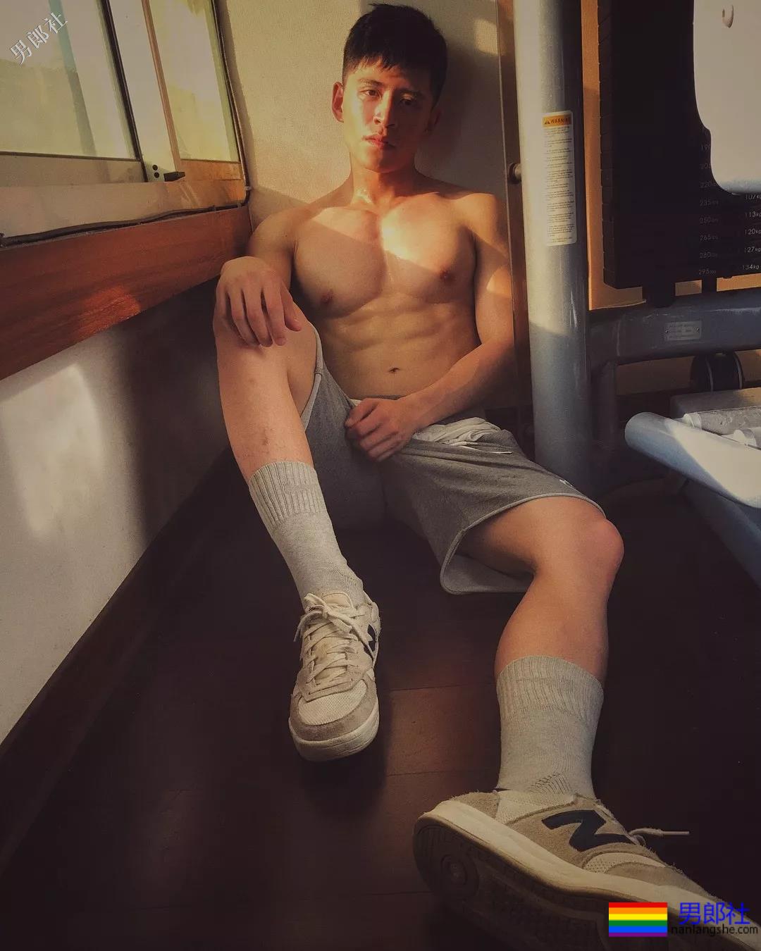 肌肉网红公开卖“原味”被网友调戏，奶凶天菜鲜肉太会玩了！ - 51虹马