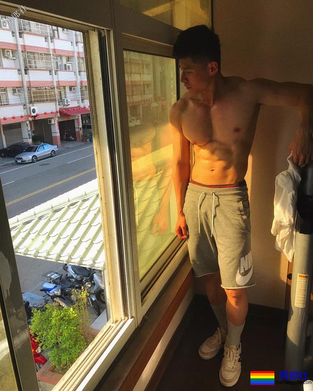 肌肉网红公开卖“原味”被网友调戏，奶凶天菜鲜肉太会玩了！ - 51虹马