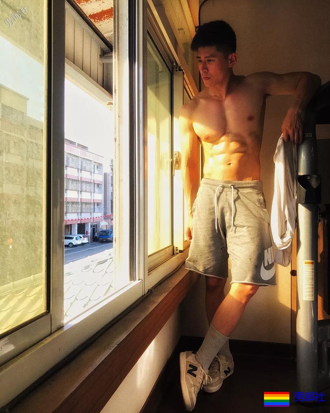 肌肉网红公开卖“原味”被网友调戏，奶凶天菜鲜肉太会玩了！ - 51虹马