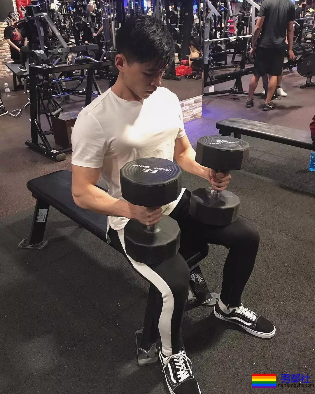 肌肉网红公开卖“原味”被网友调戏,奶凶天菜鲜肉太会玩了! - 51虹马 肌肉网红公开卖“原味”被网友调戏,奶凶天菜鲜肉太会玩了! - 51虹马