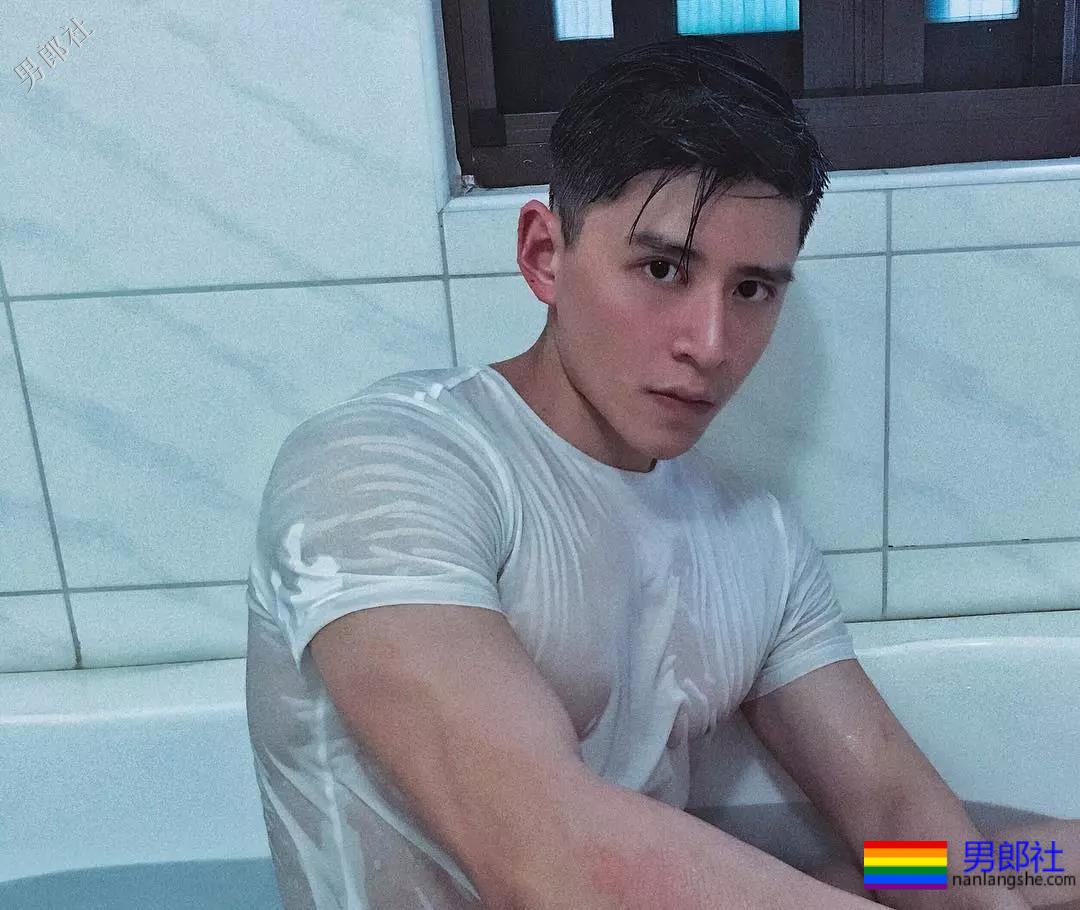 肌肉网红公开卖“原味”被网友调戏，奶凶天菜鲜肉太会玩了！ - 51虹马