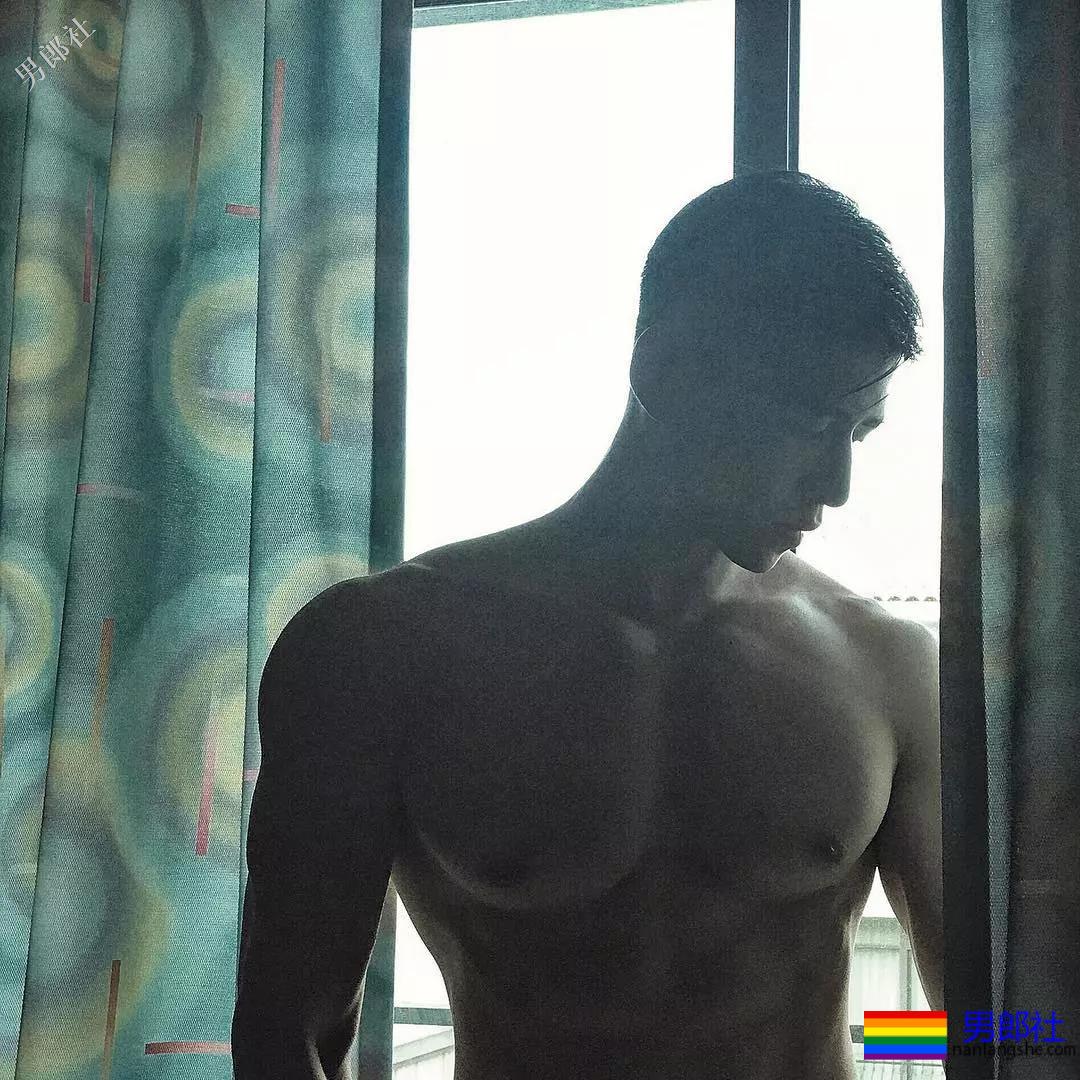 肌肉网红公开卖“原味”被网友调戏，奶凶天菜鲜肉太会玩了！ - 51虹马