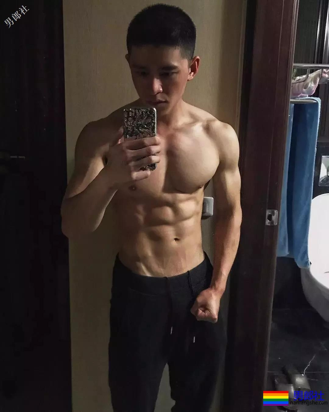 肌肉网红公开卖“原味”被网友调戏，奶凶天菜鲜肉太会玩了！ - 51虹马