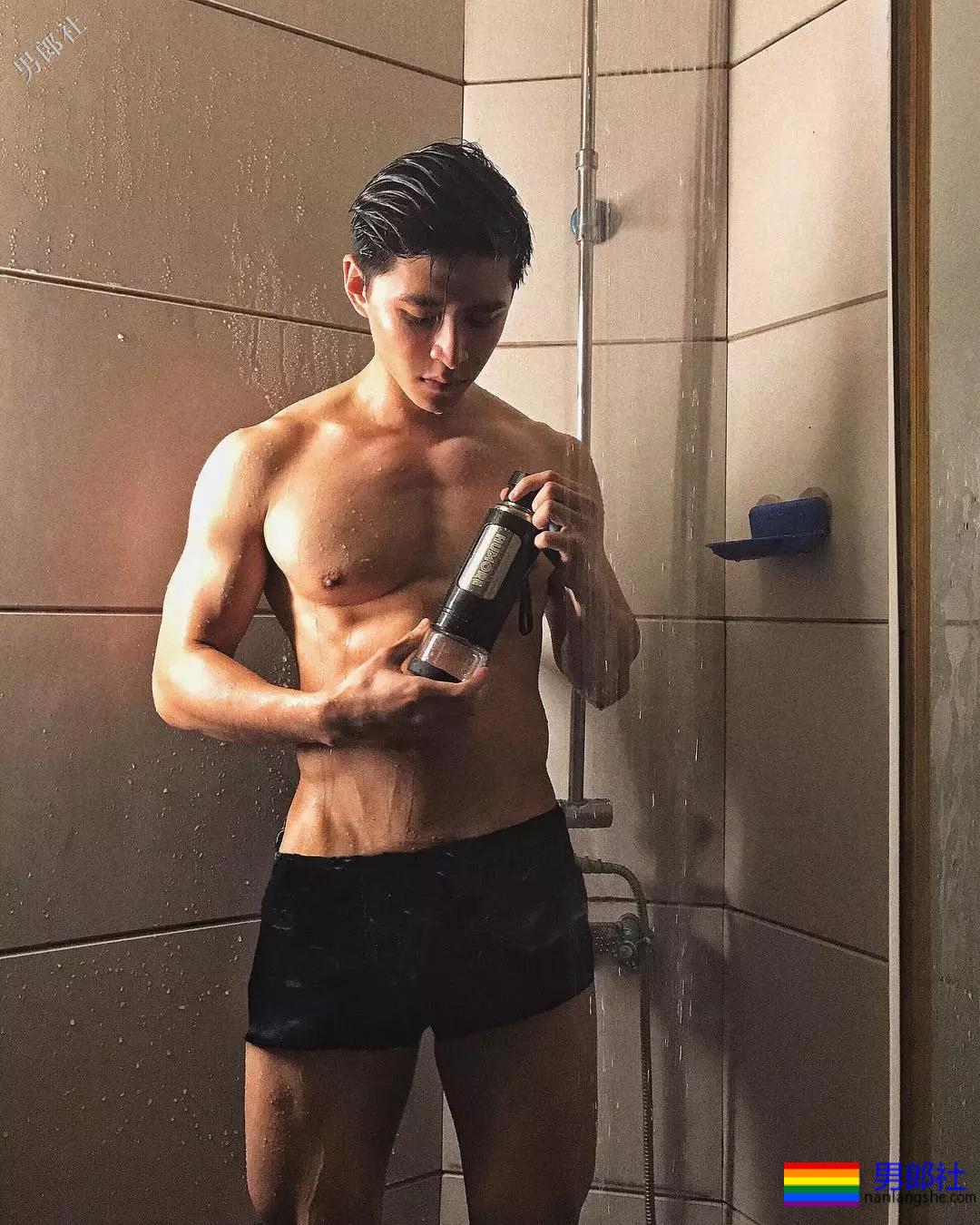 肌肉网红公开卖“原味”被网友调戏，奶凶天菜鲜肉太会玩了！ - 51虹马