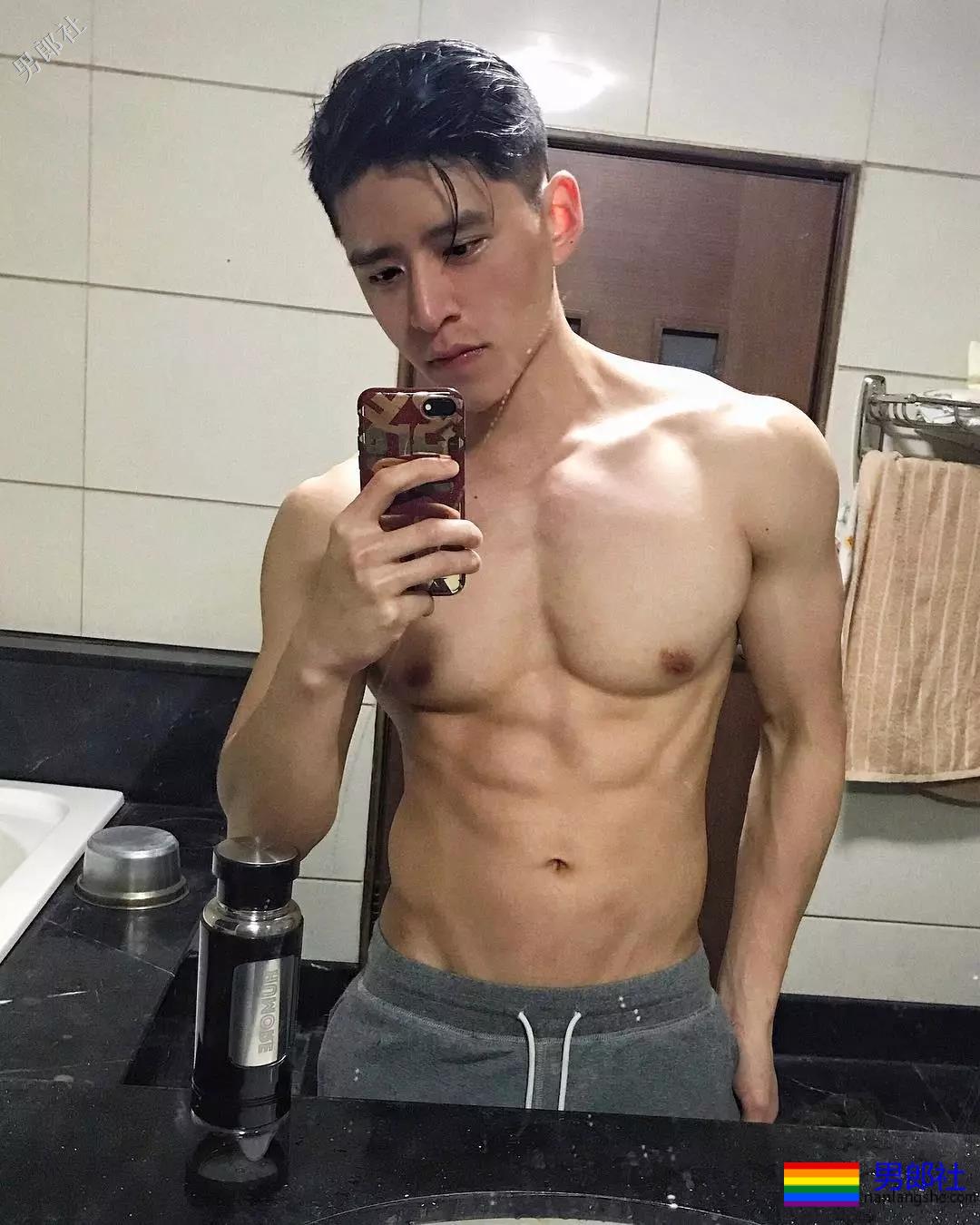 肌肉网红公开卖“原味”被网友调戏，奶凶天菜鲜肉太会玩了！ - 51虹马