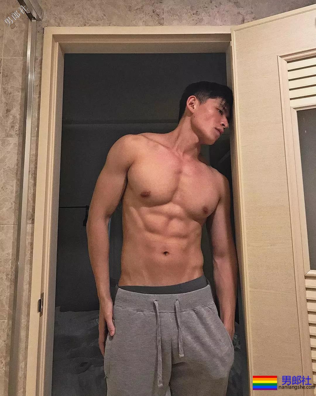 肌肉网红公开卖“原味”被网友调戏，奶凶天菜鲜肉太会玩了！ - 51虹马